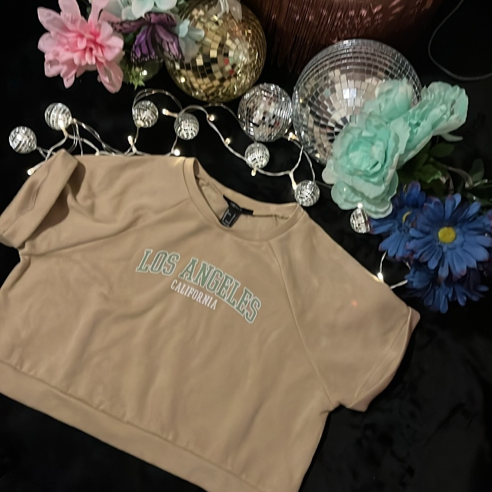 Short Sleeve Crew Neck Crop Top - Picture 4 of 8